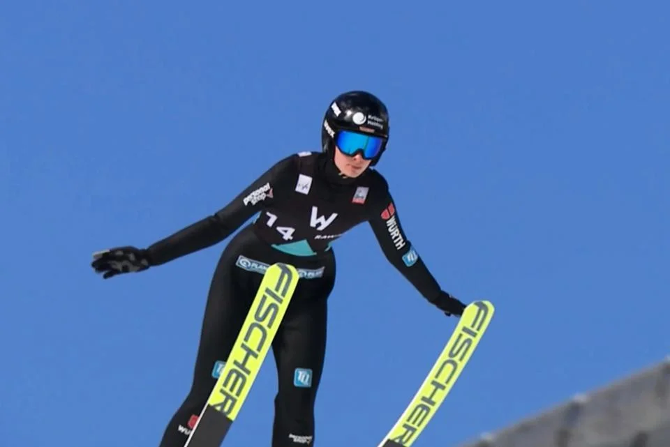 Alvine Holz springt beim Weltcup am Holmenkollen