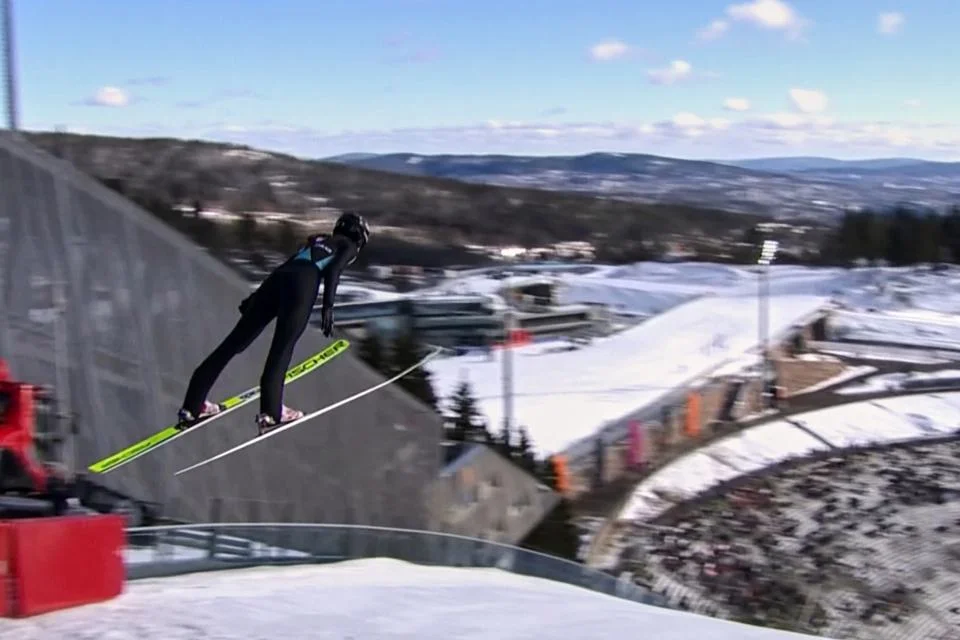 Alvine Holz springt beim Weltcup am Holmenkollen