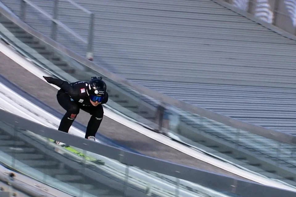 Alvine Holz springt beim Weltcup am Holmenkollen