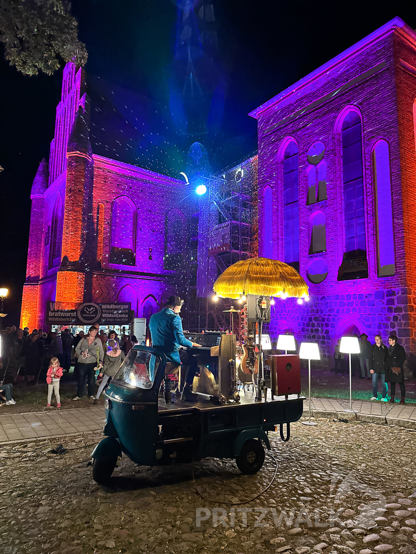Peter Till gastiert mit seinem Universal Druckluft Orchester in Pritzwalk. Foto: Stadt Pritzwalk