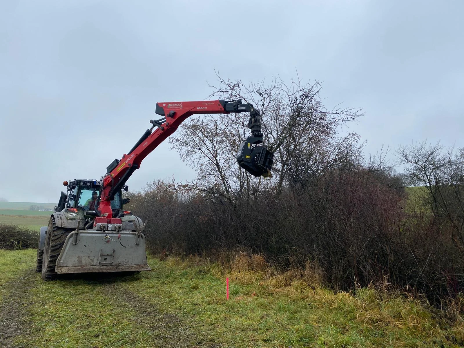 Schlepper mit Schneidgreifer