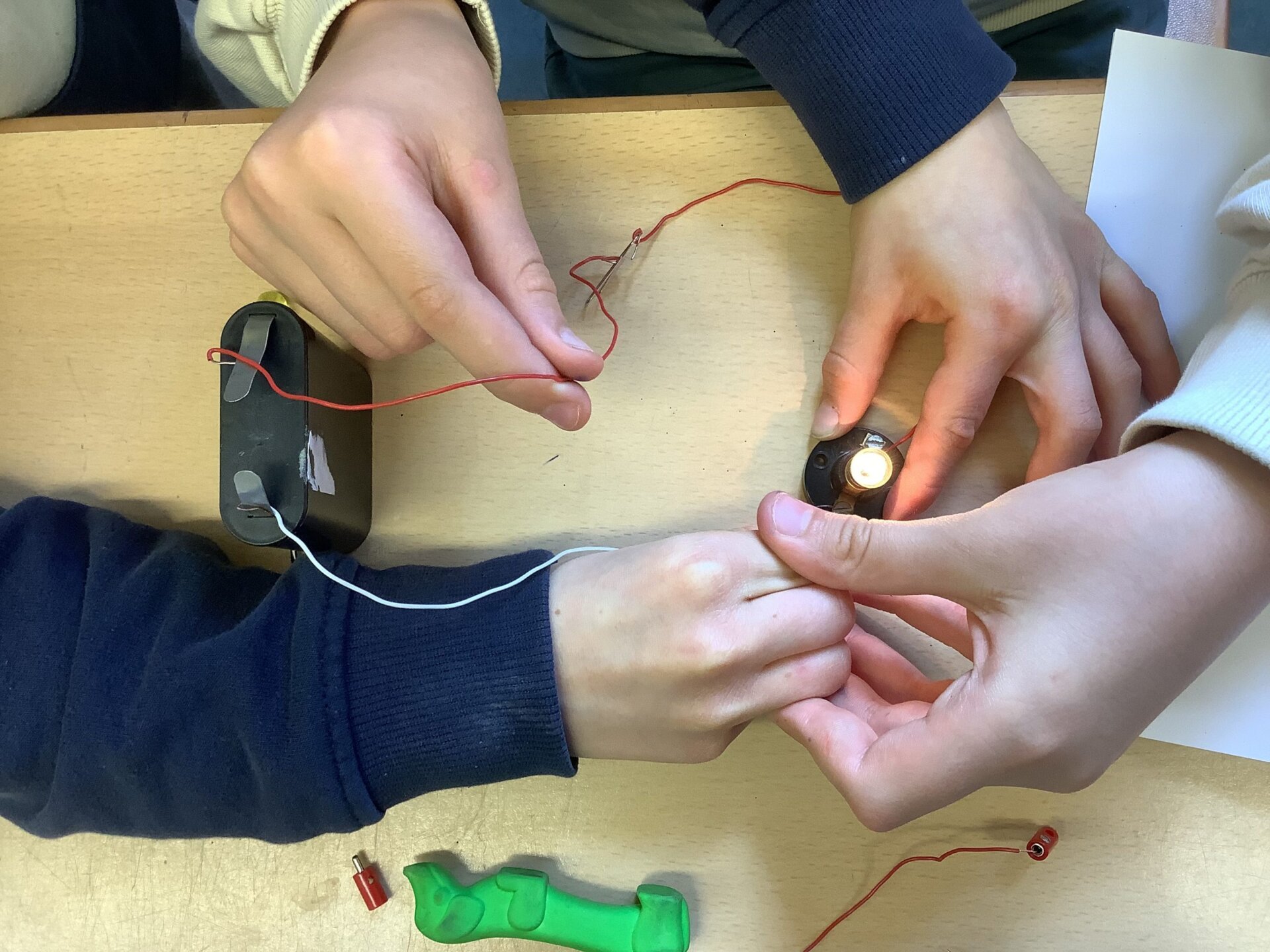 Wir bauen kleine Stromkreise