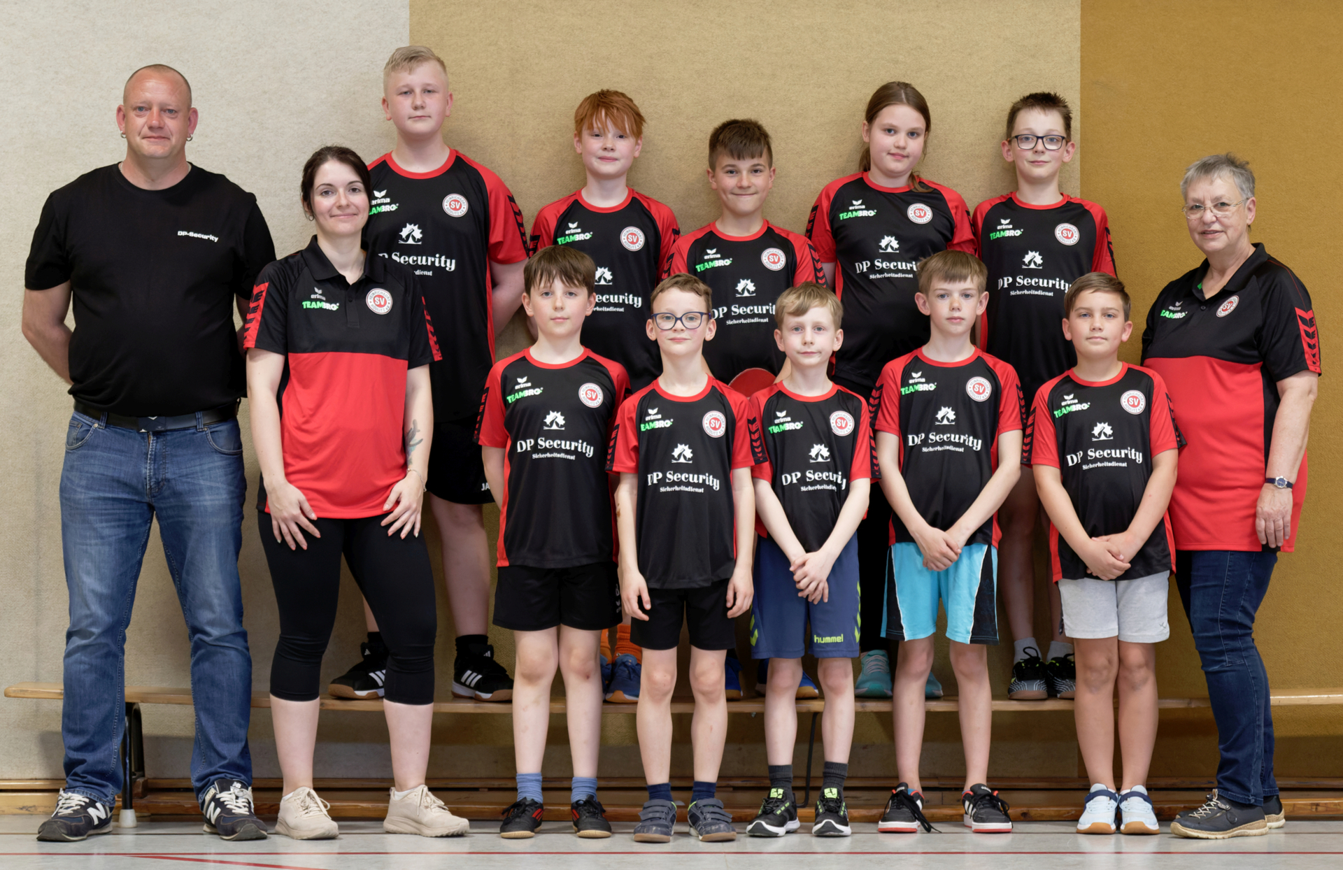 Trainingsgruppe U15 mit Trainerteam und David Pape