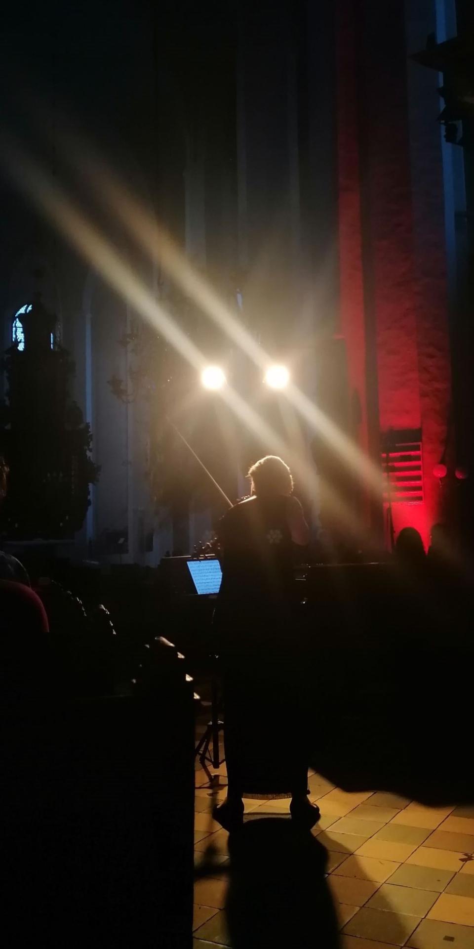 Antje Weithaas an der Violine in der Nikolaikirche. Foto: Dörthe Ziemer