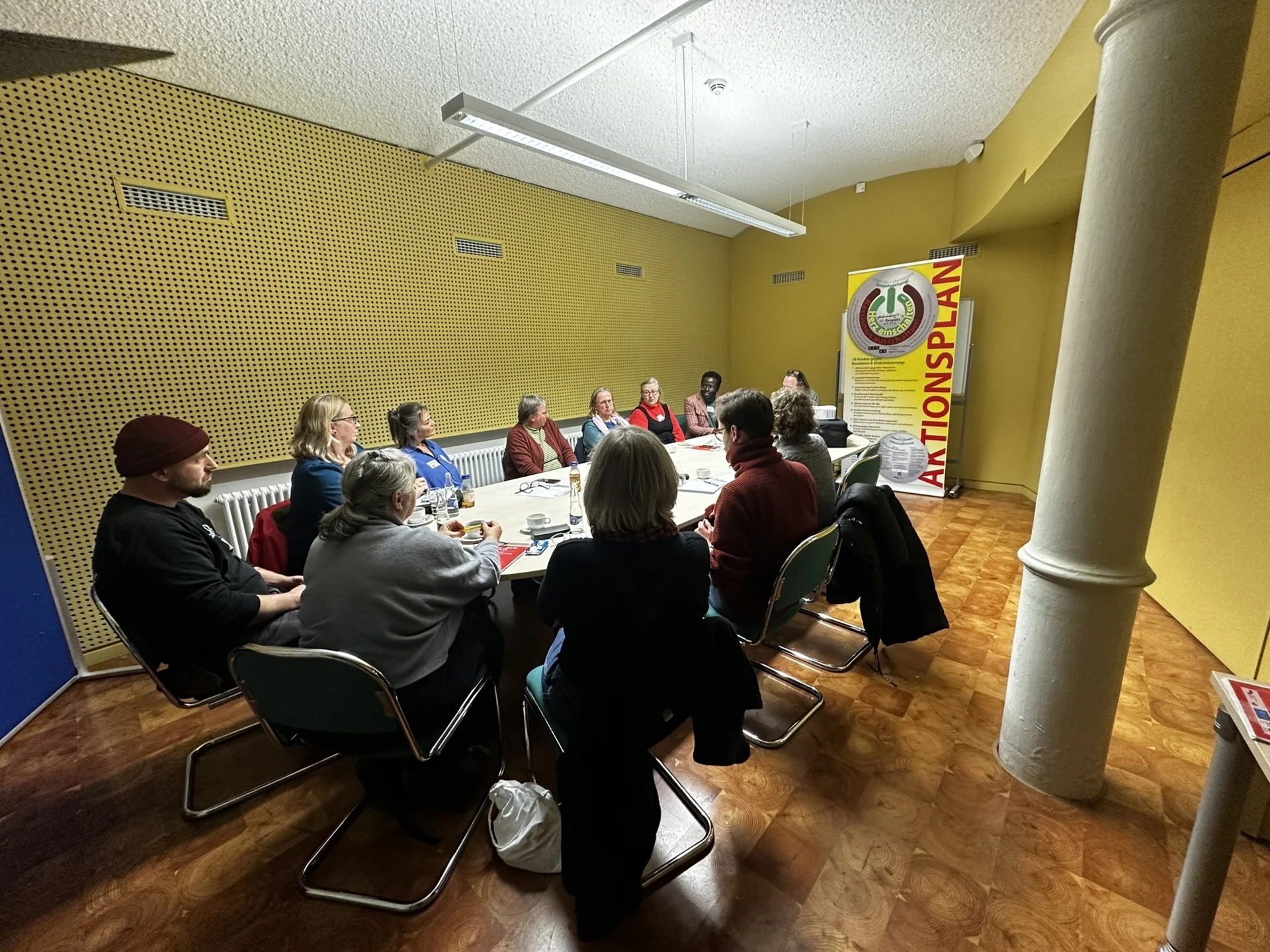 Konferenzbesucher diskutieren zur Frage, wie ‚Antirassismusarbeit im ländlichen Raum‘ wirksam organisiert werden kann. © Kreisjugendring Nordwestmecklenburg