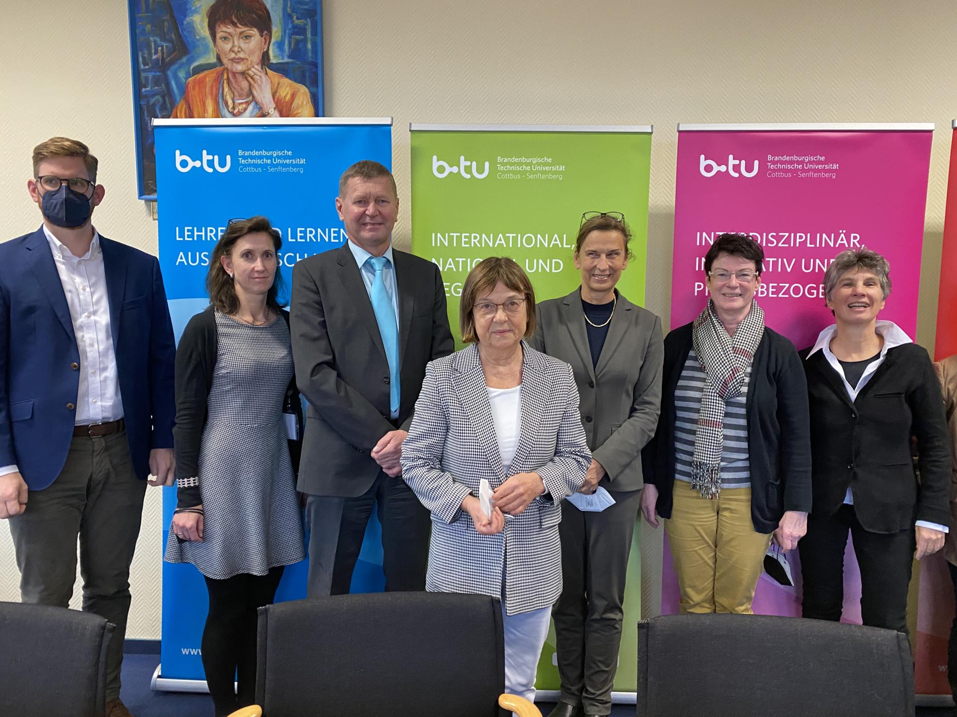 Sozialministerin Nonnemacher besucht die BTU in Senftenberg (Bild: LK OSL / Nora Bielitz)