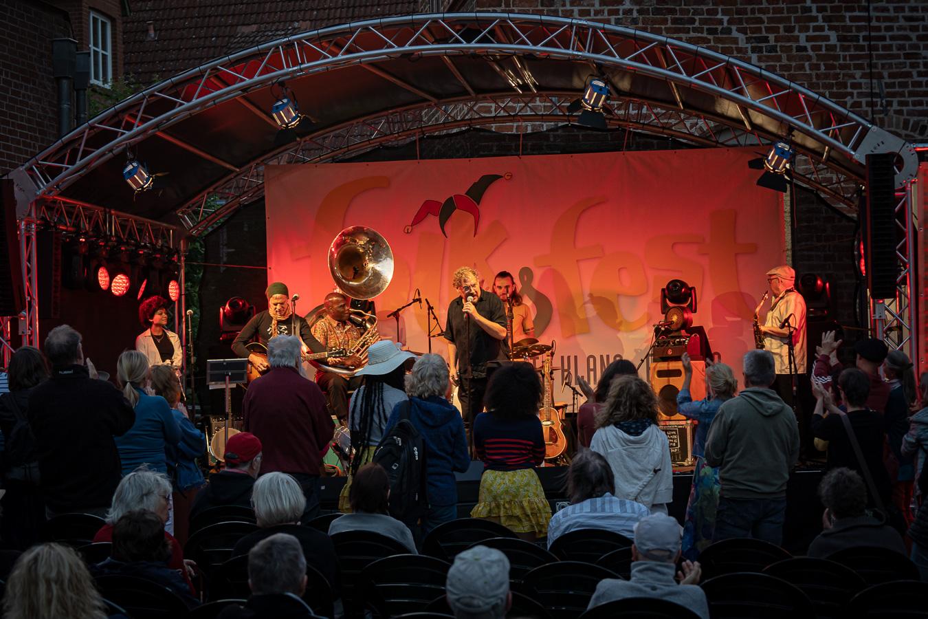 Hazmat Modine aus New York begeisterte auf der Folksfestbühne © Jens Butz