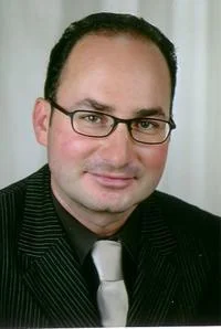 Dr. Udo Metzinger ist seit vielen Jahren in der Politischen Bildungsarbeit tätig, u.a. im Netzwerk Politische Bildung in der Bundeswehr, an verschiedenen Akademien und für viele freie Träger der Politischen Bildung © Udo Metzinger