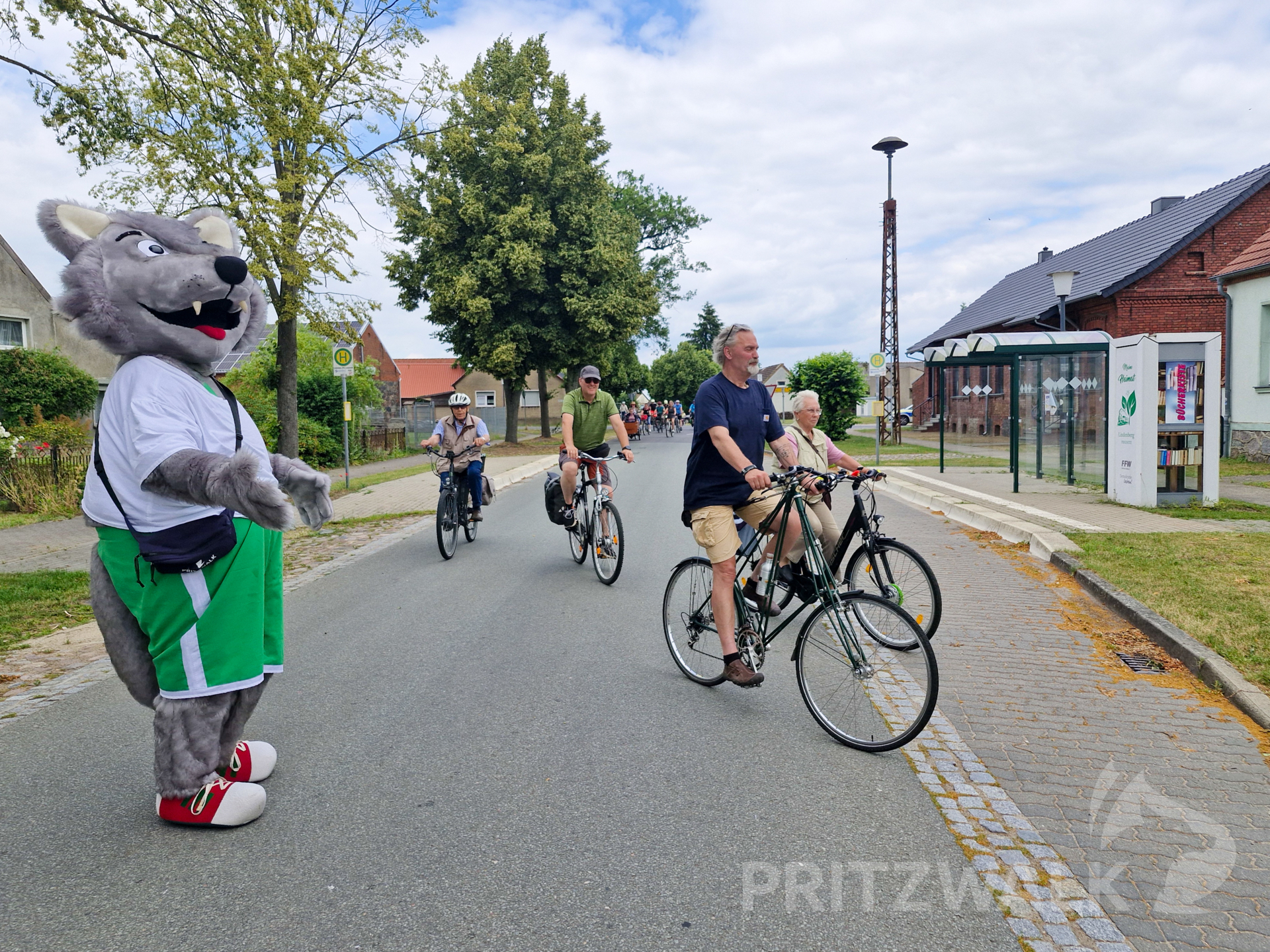 Ankunft in Lindenberg bei der Gaststätte Lamprecht zur Kaffeepause. Foto: Stadt Pritzwalk