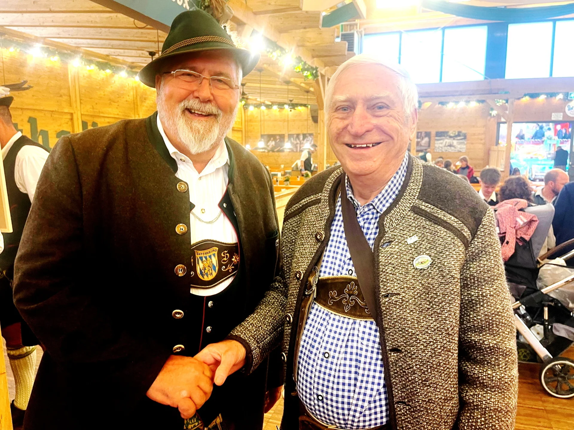 Sebastian Friesinger mit Mundartdichter Siegfried Sperber