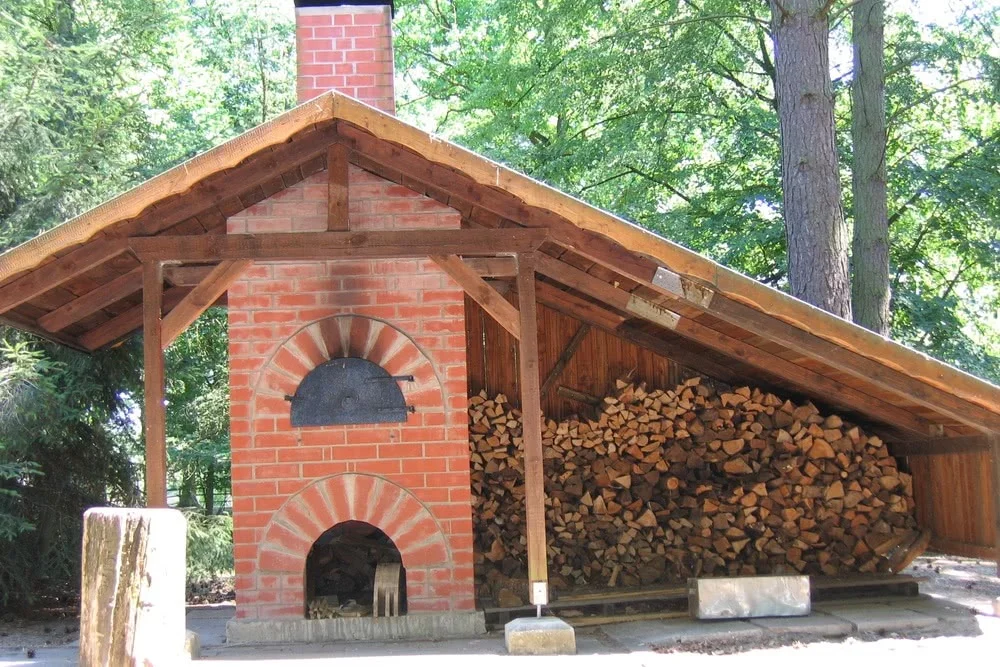 wildnisschule-teerofenbruecke-brotbackofen