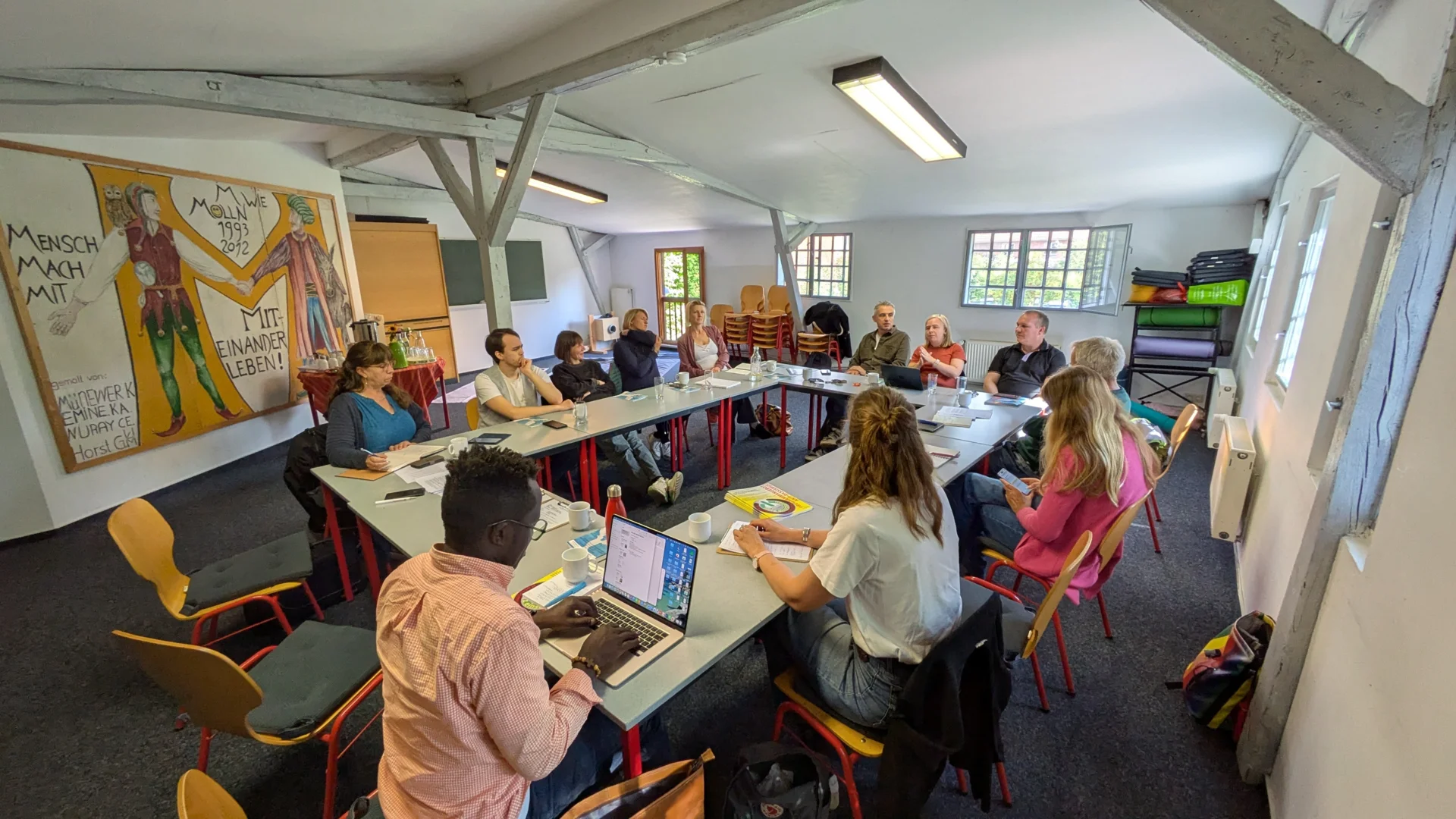In einer kreativen Arbeitssitzung wurde die gemeinsame Projektidee von 'Bridging Voices' konkretisiert © Verein Miteinander leben e.V.