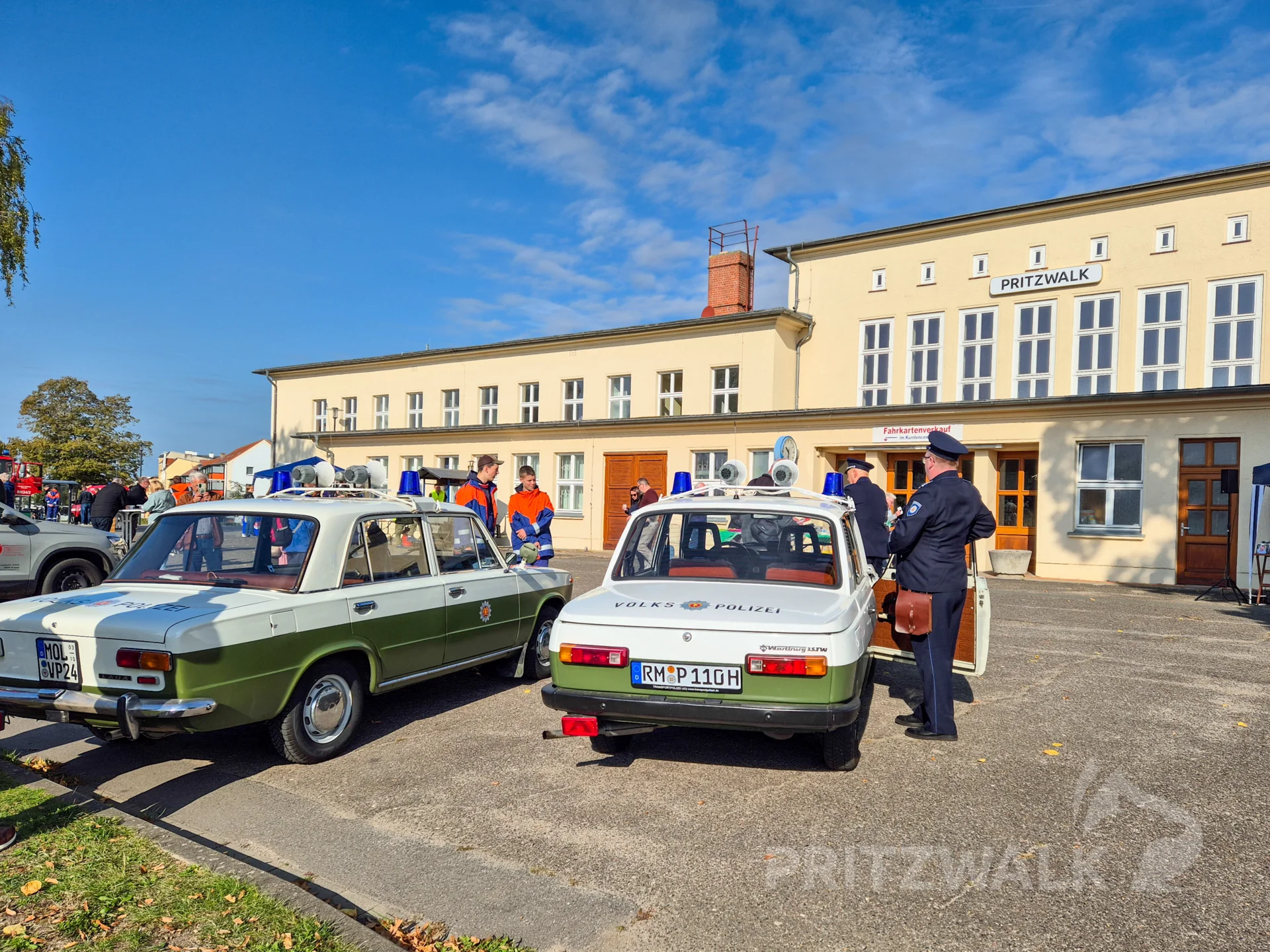 Viele Besucher bestaunten die alten Fahrzeuge. Foto: Stadt Pritzwalk
