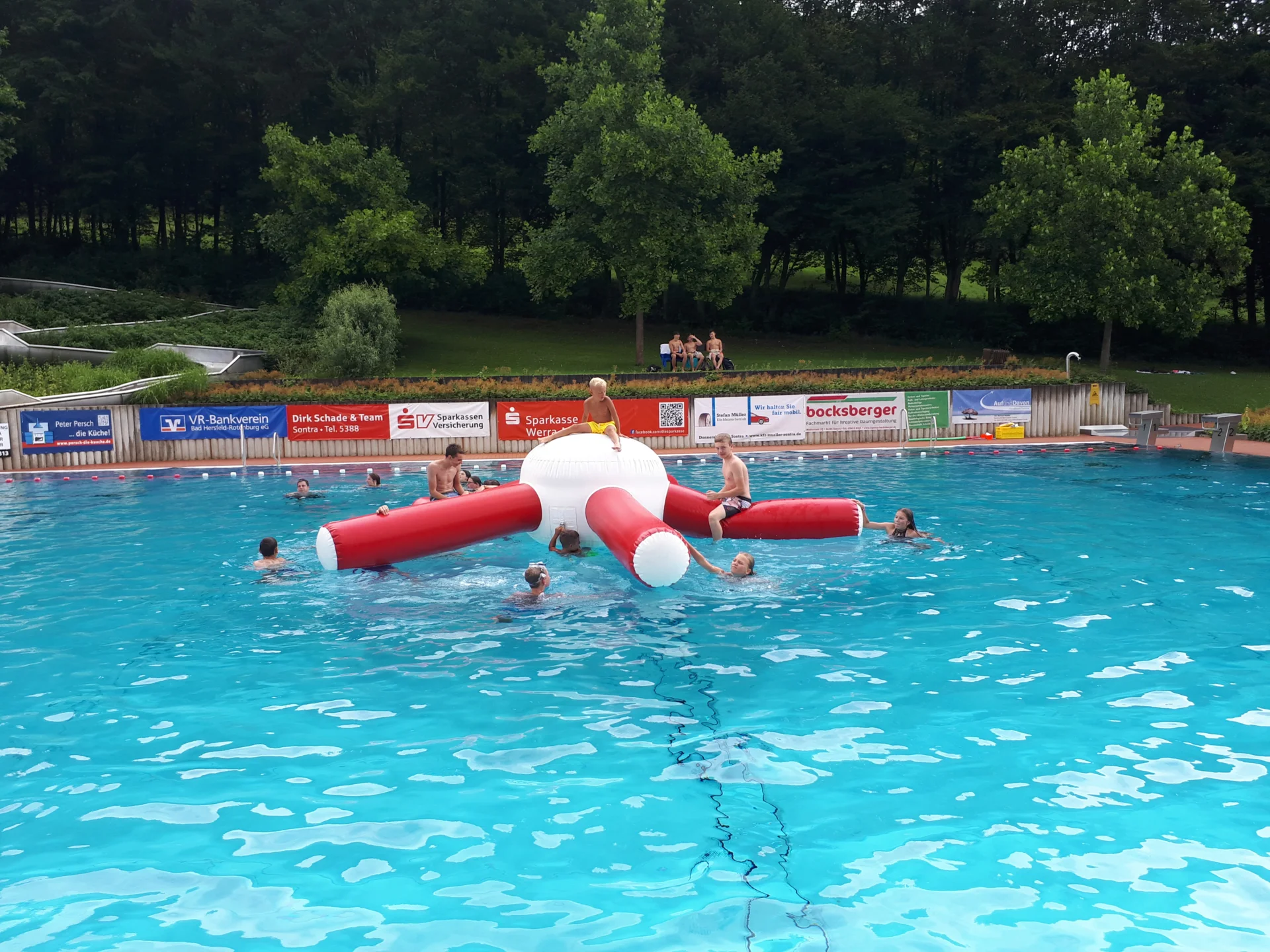 Große Wasserobjekte sorgen für Spiel und Spaß