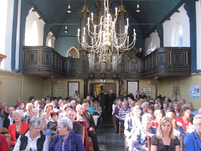 Kirchenhalle belegt