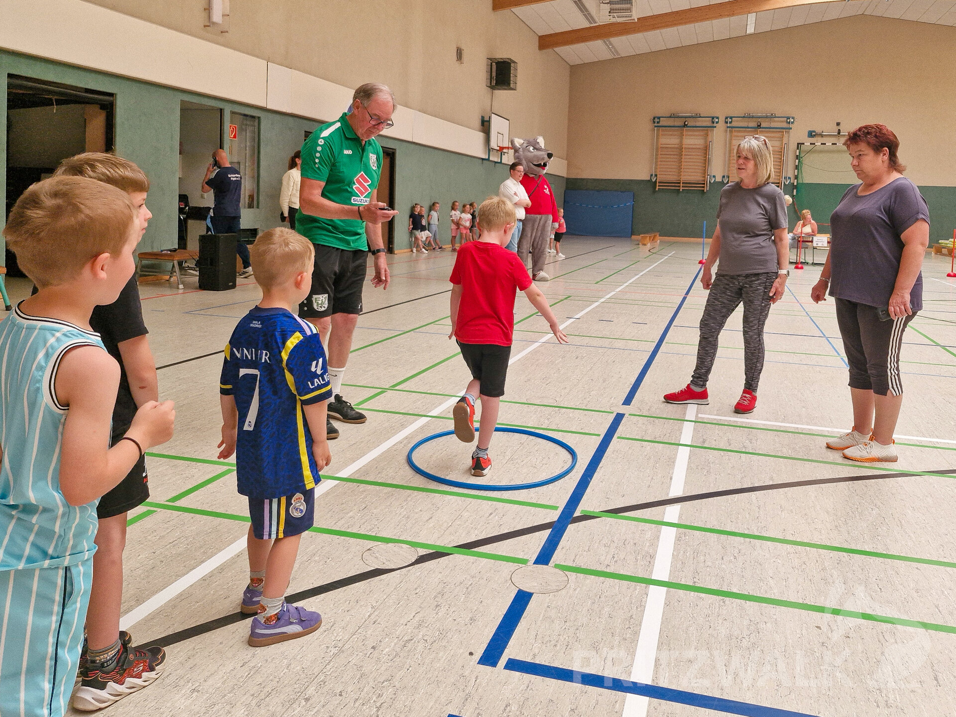 Die Kinder absolvierten einen Ein-Bein-Sprung. Foto: Stadt Pritzwalk