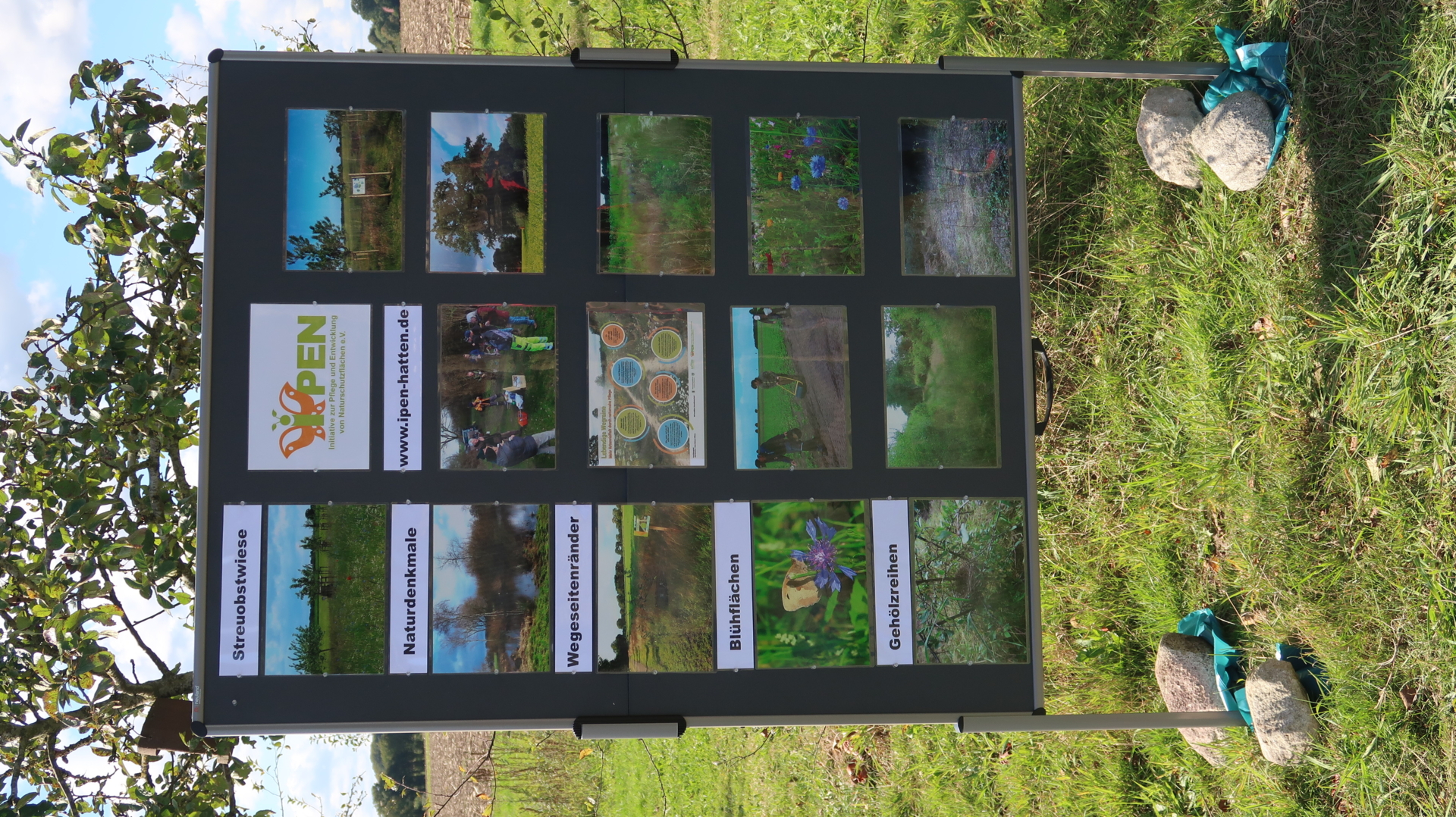 Schautafel mit unseren Projekten und unserer neuen Homepage