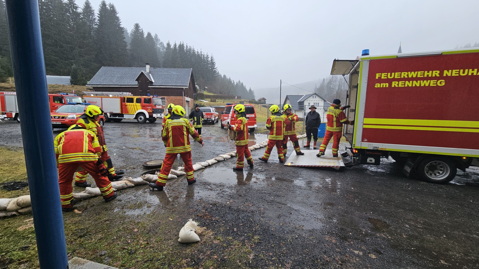 Hochwassereinsatz am Rußtiegel Scheibe (2)