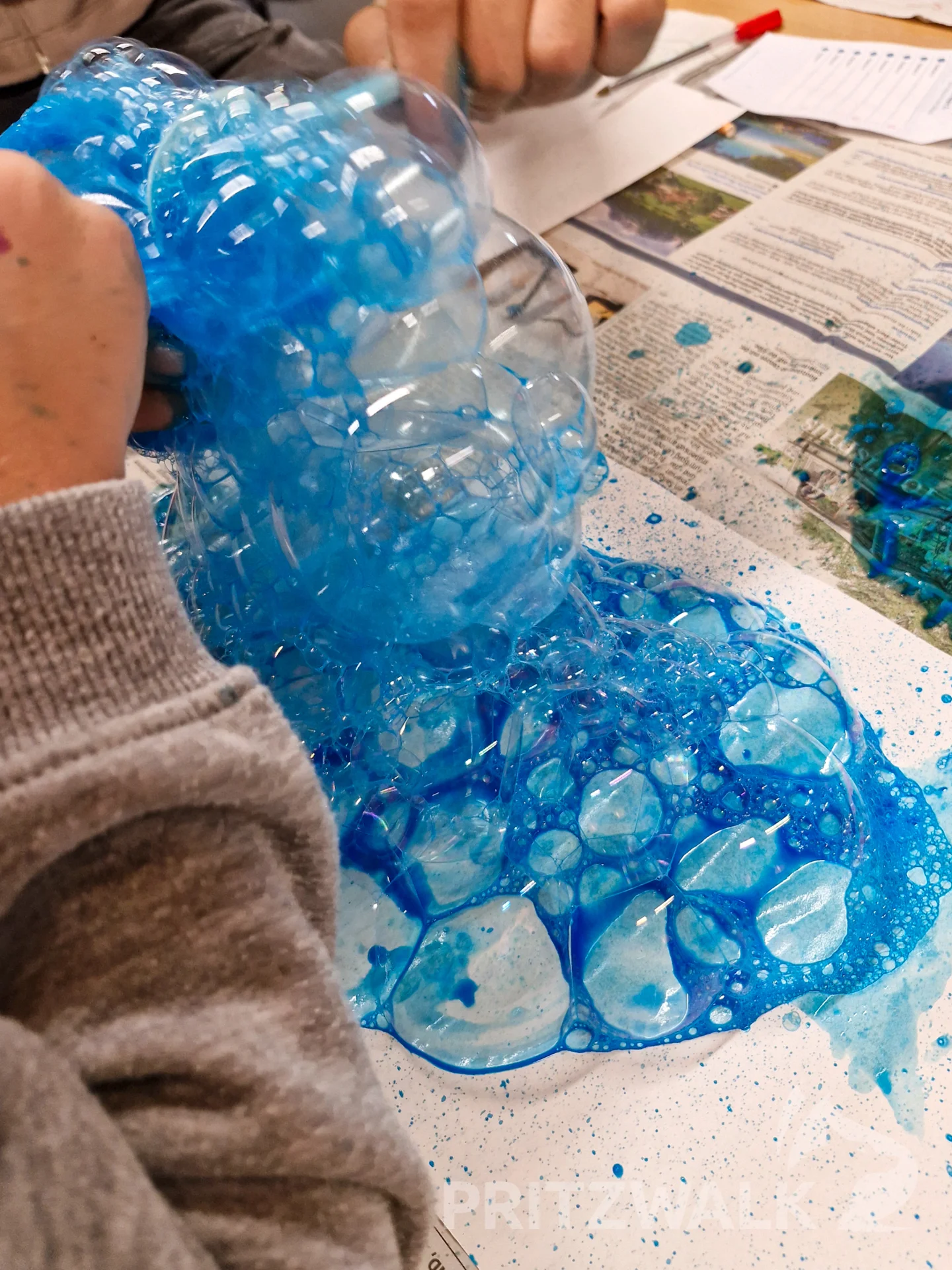 Blaue Blubberblasen entstanden. Foto: Stadt Pritzwalk