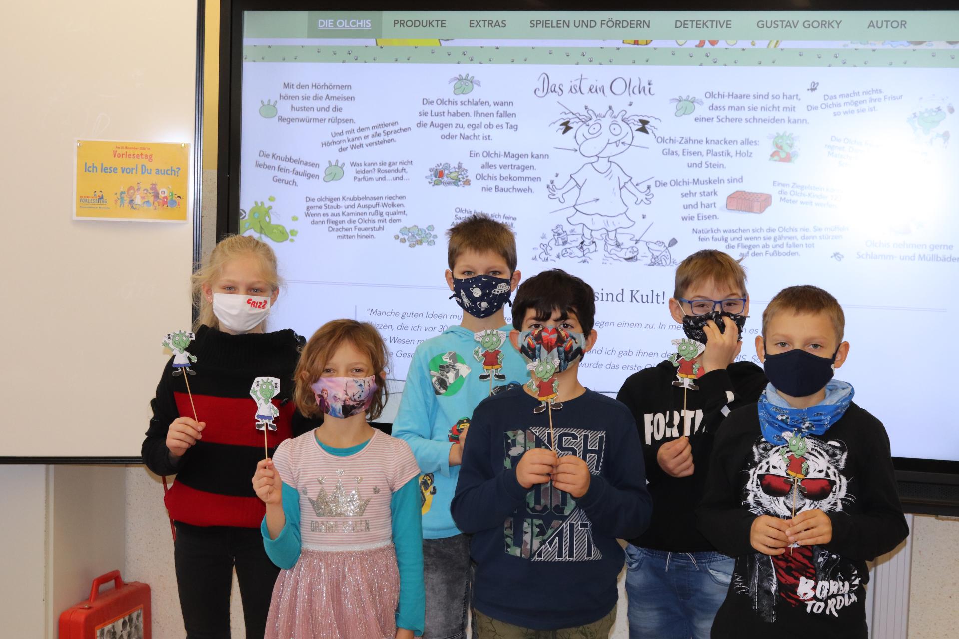 SchülerInnen der Sprachklasse 2c mit dem Olchi-Vorleseprojekt