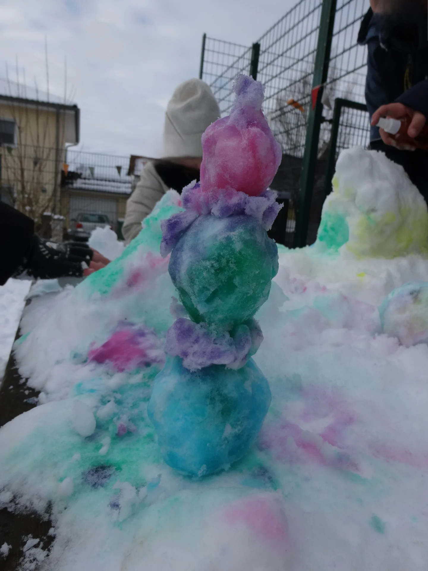 Schneefaerben_im_Hort