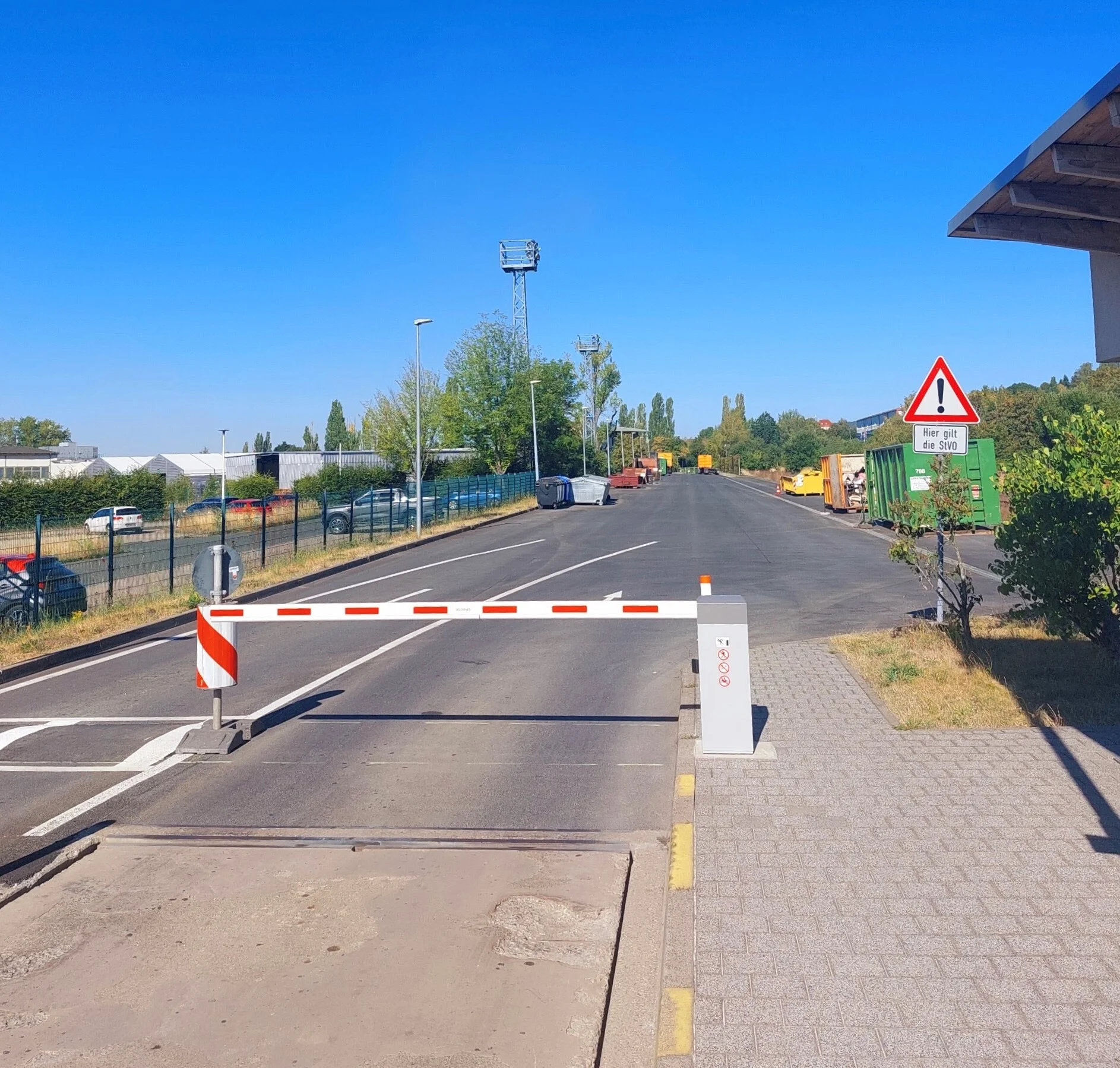 Die neue Schrankenanlage der sanierten Müllumladestation Sonneberg_Foto LRA SON