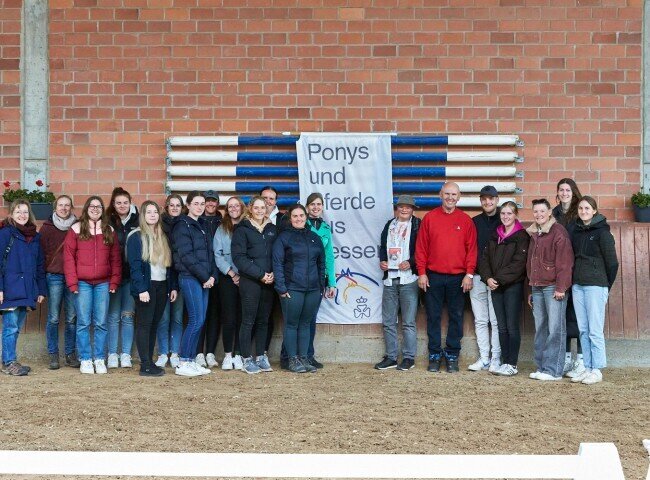 650x480-crop-90-2025alsfeldponystuten0243___berufsschueler_pferdewirt_der_hochtaunusschule_