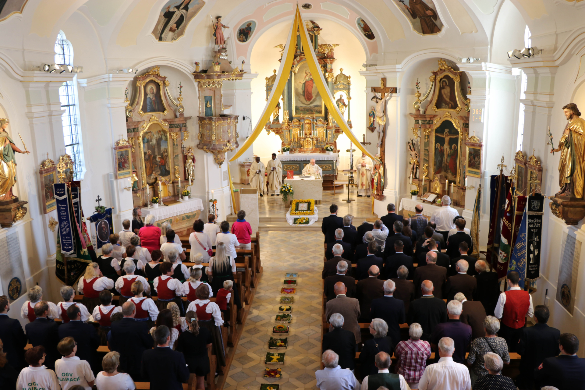 Fast vollbesetzt war die Pfarrkirche St. Elisabeth Blaibach