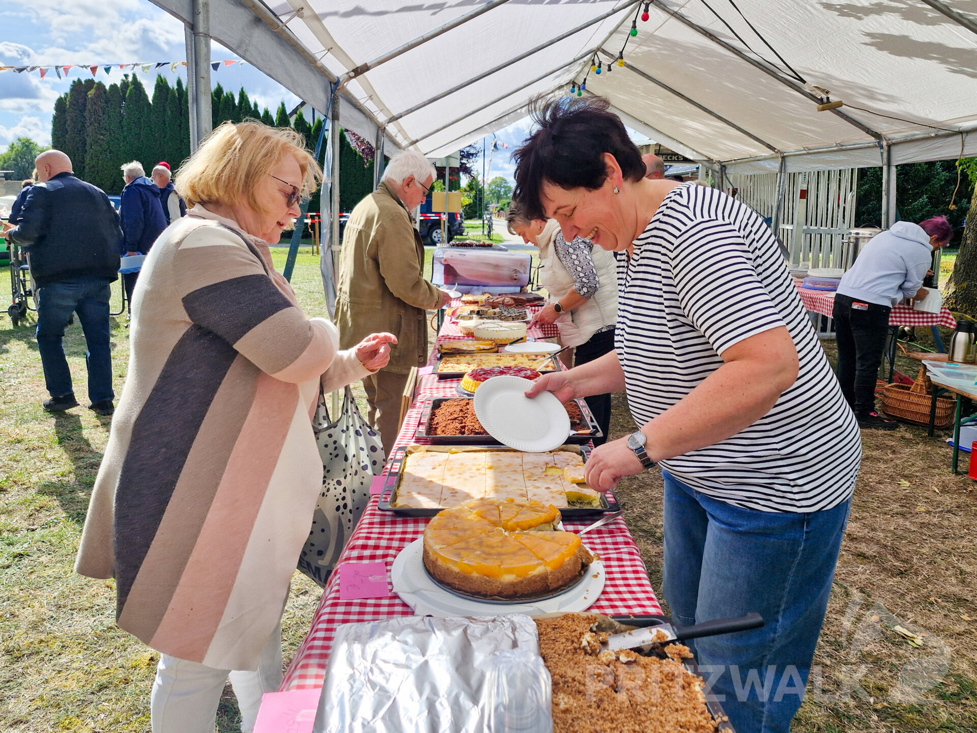 Ein großes Kuchenbuffet wartete auf die Gäste. Foto: Stadt Pritzwalk