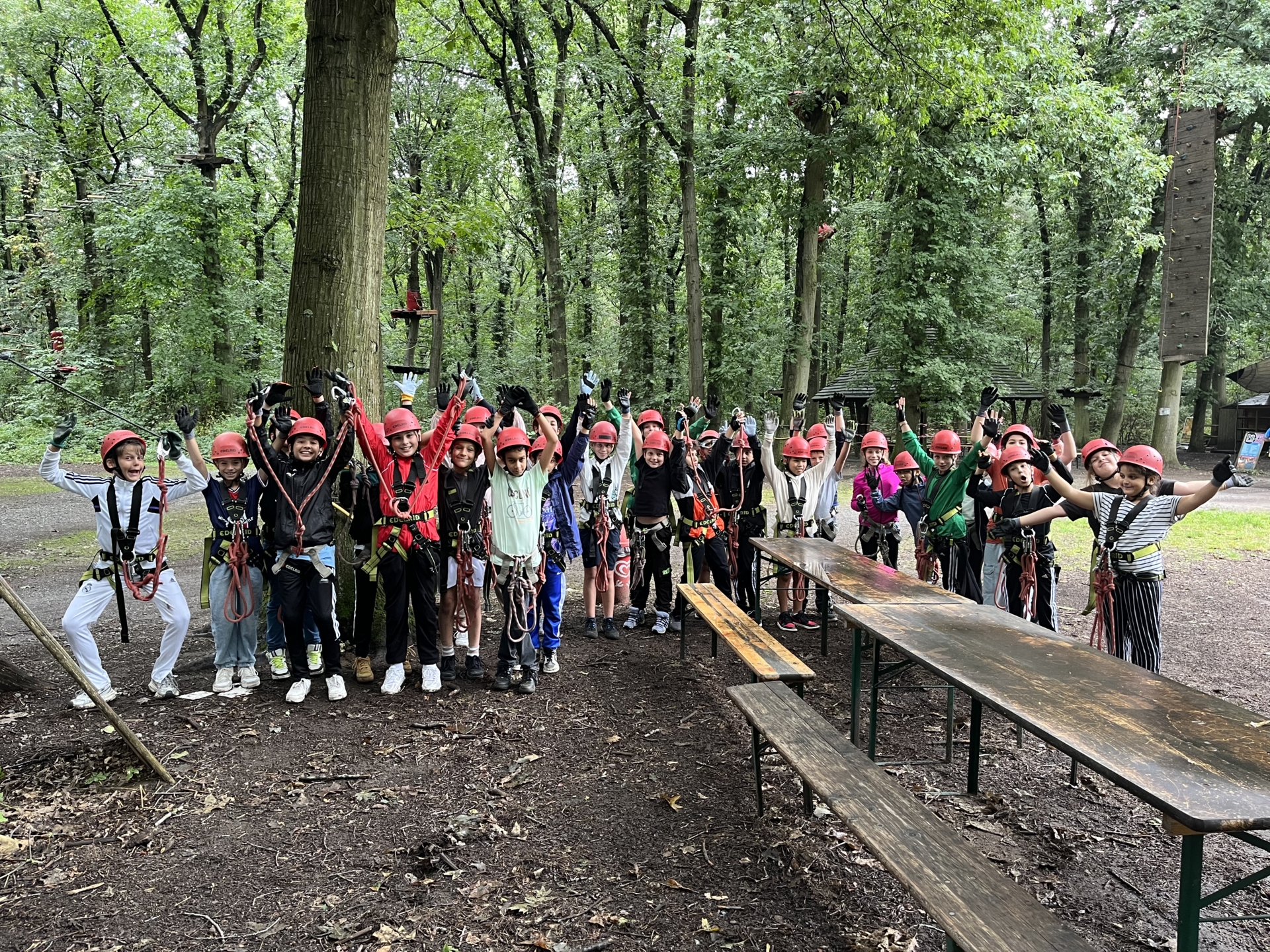 Die Klasse 5a im Kletterwald