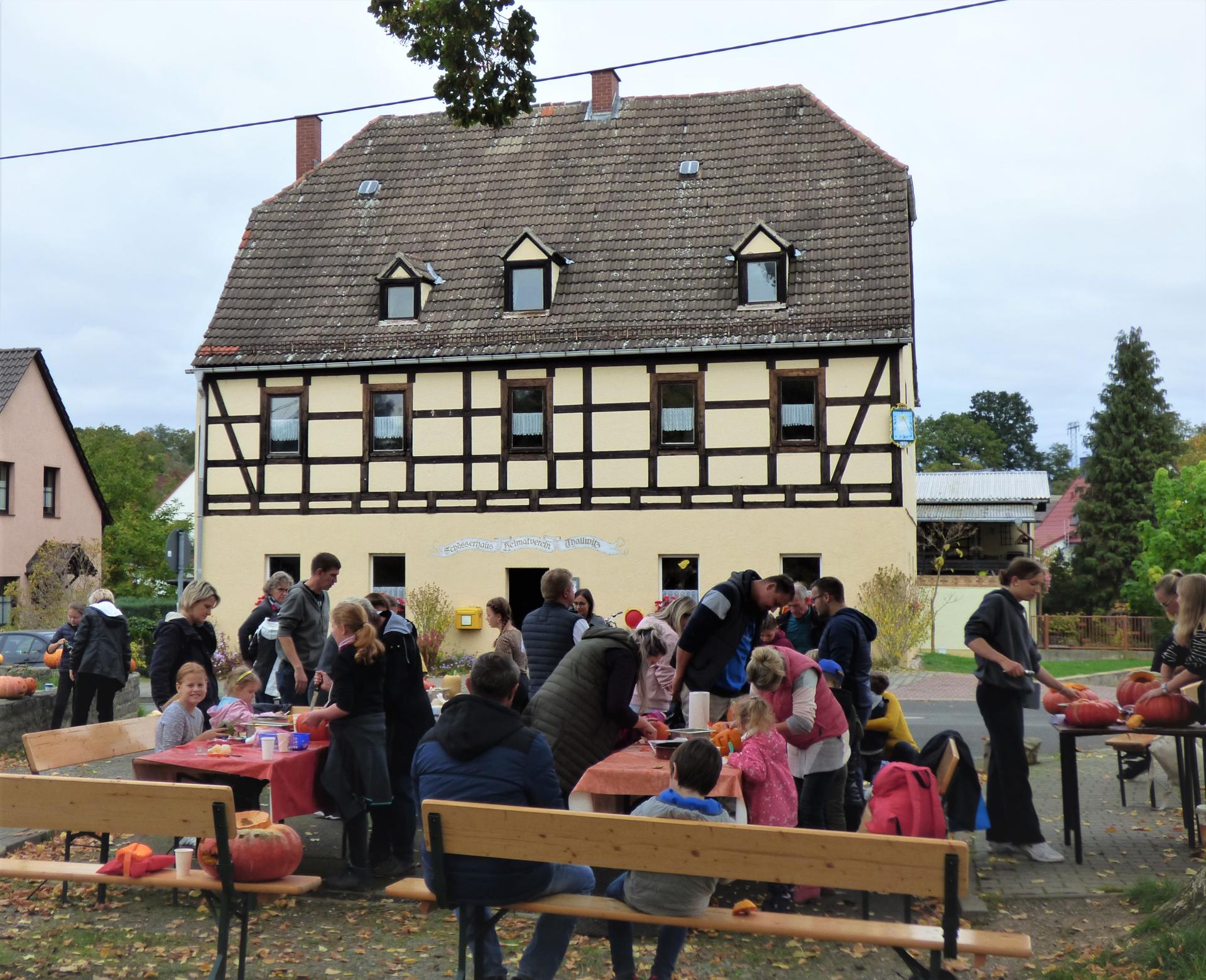 Thallwitzer Kinderglück: Herbstfest mit Kürbisschnitzen