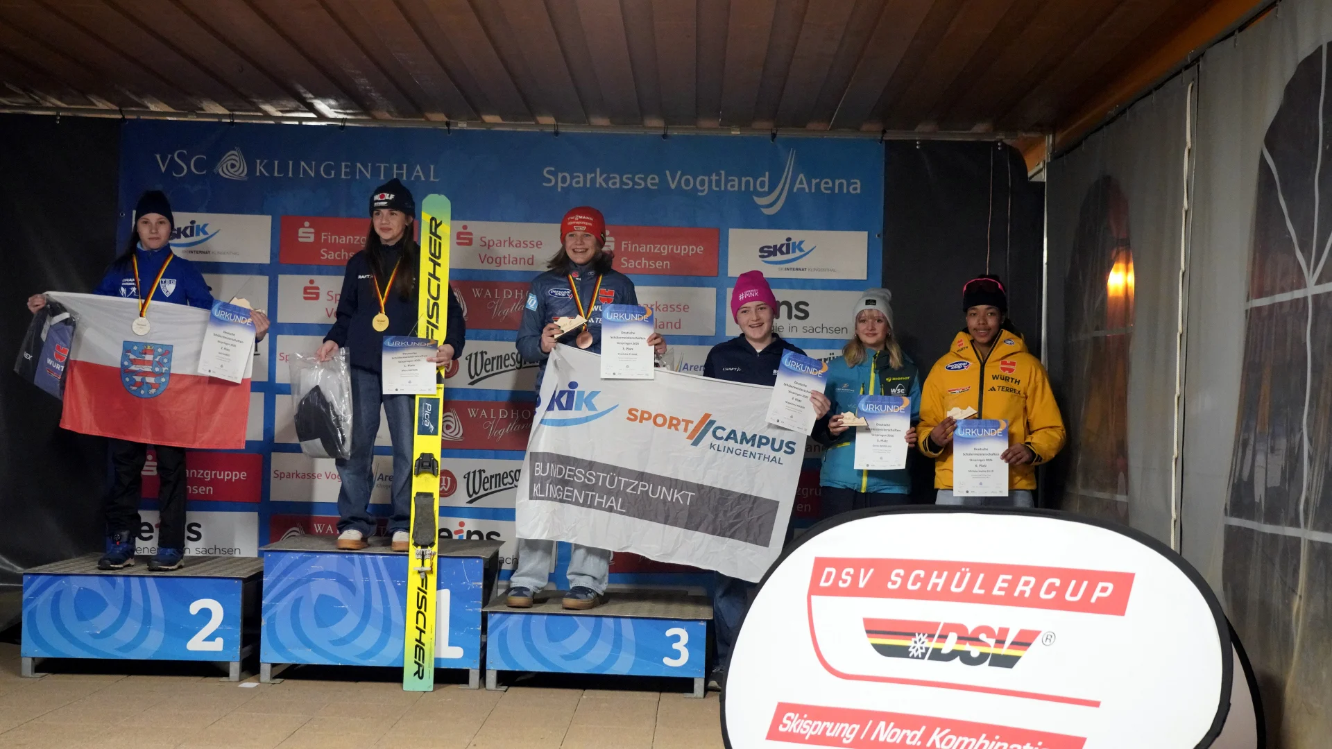 Siegerehrung 14/15 weiblich Sprung