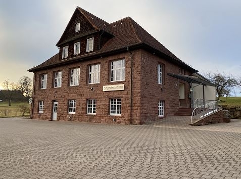 Das DGH in der Außenansicht.