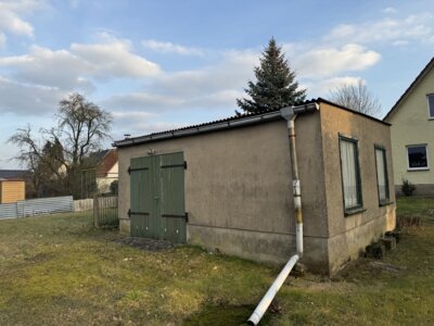 Nebengebäude Garage