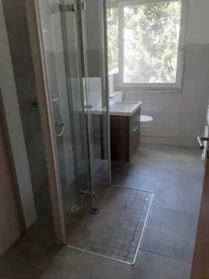 möglicher Badumbau mit moderner Dusche