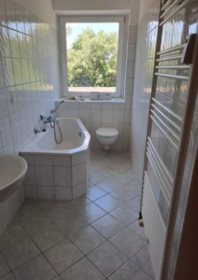 Bad mit Wanne