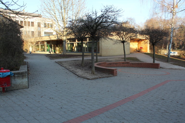 unterer Teil des Schulhofes