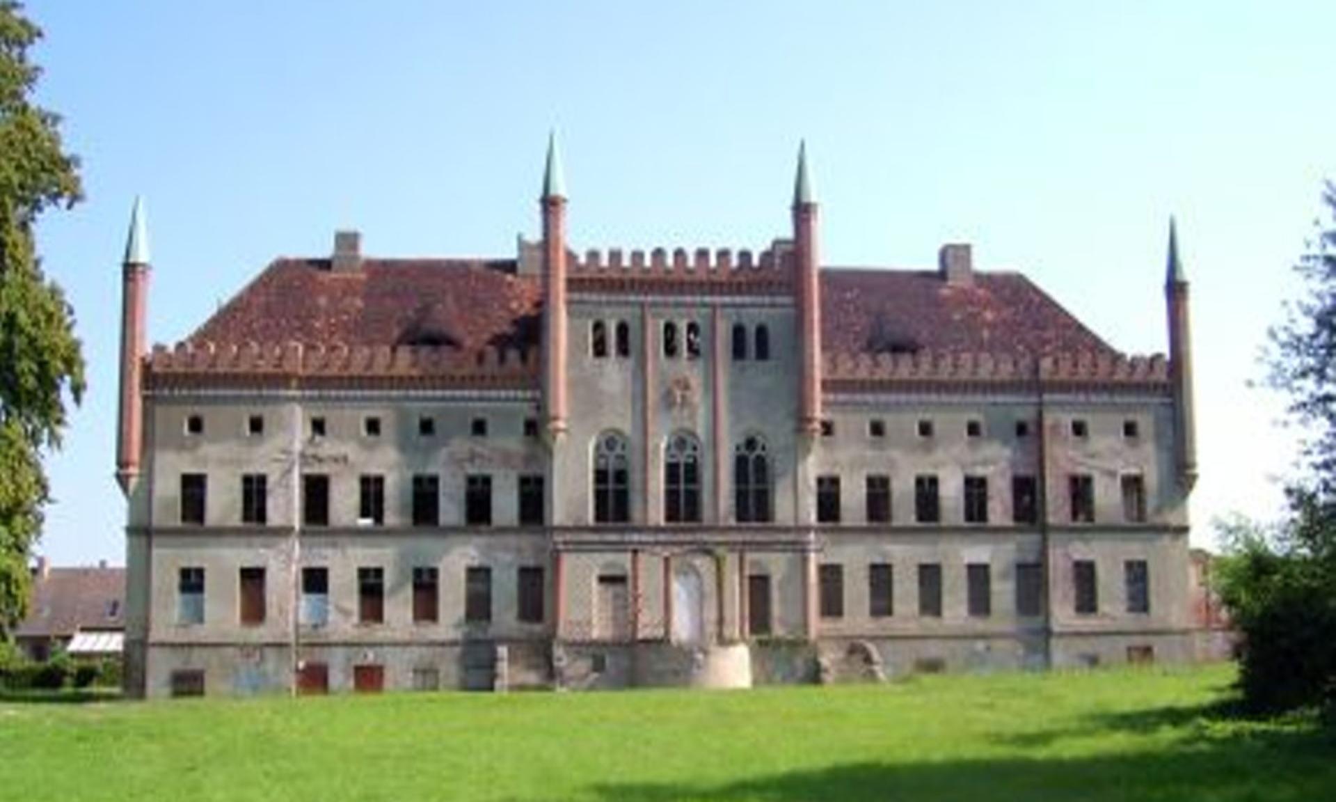 Schloss der Gemeinde Alt Tellin
