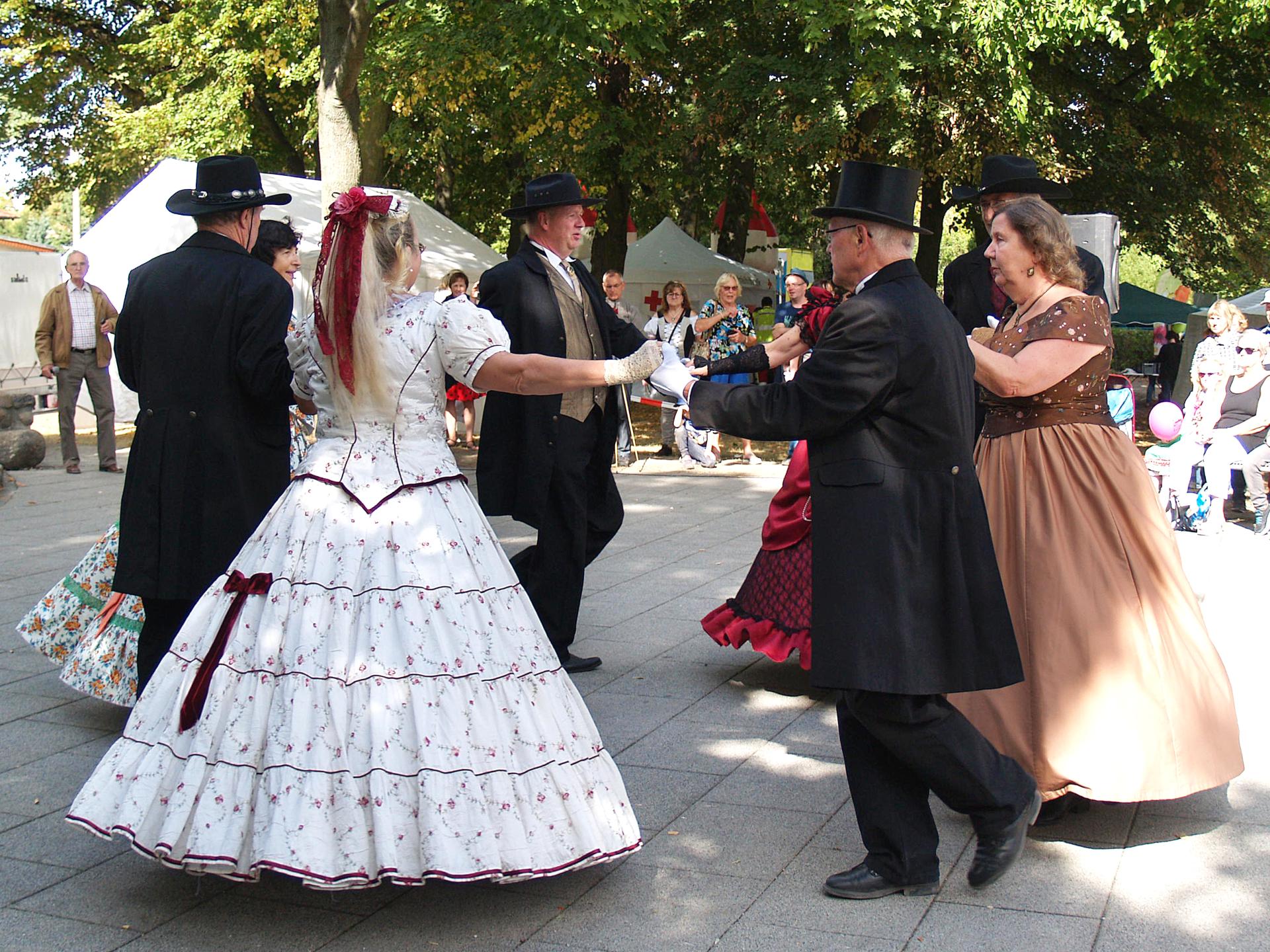 OldStyleCountryDancersNeuenhagen_2022