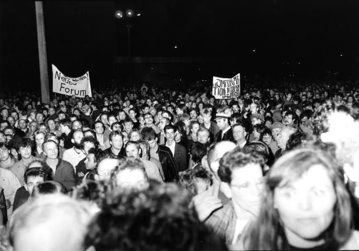 Film: „Die friedliche Revolution 1989 in Neubrandenburg – Zeitzeugenporträts“
