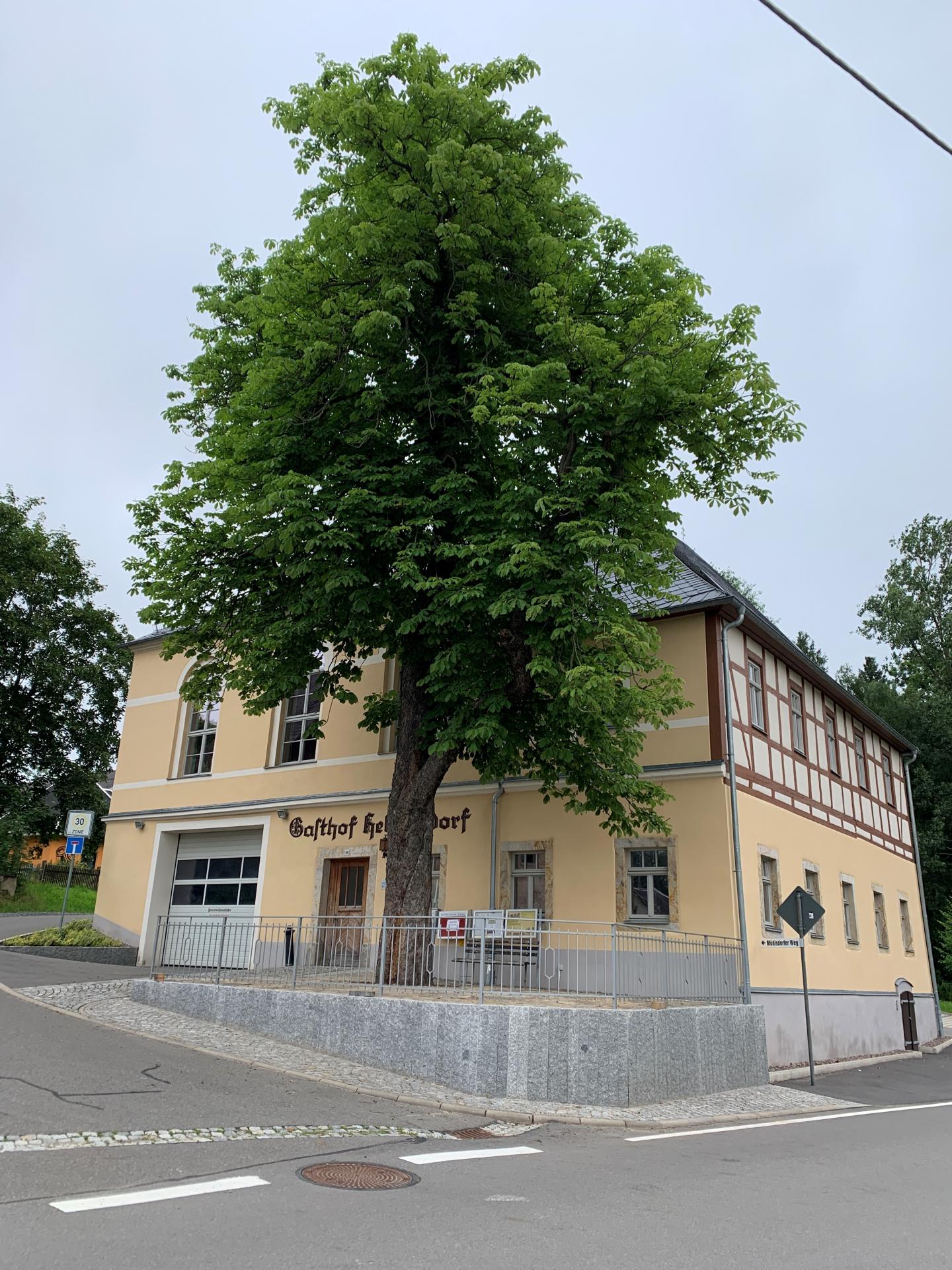 Vorplatz Gasthof Helbisdorf