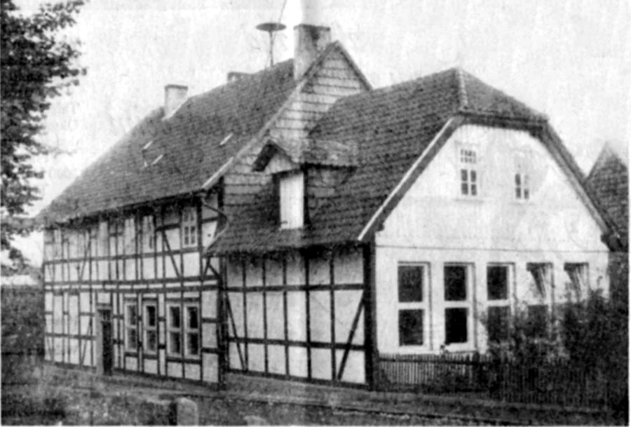 Schule mit Anbau