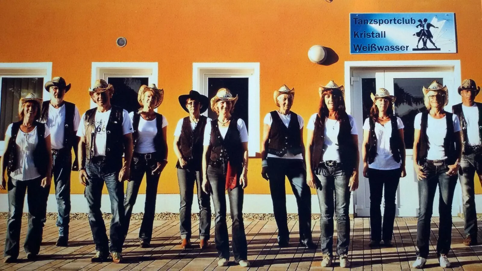 2016 - Sommerakademie vor Vereinsheim des TSC