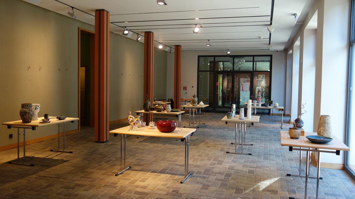 Ausstellungsraum - Rheinsberger Töpfermarkt / Keramikpreis der Stadt Rheinsberg 2021