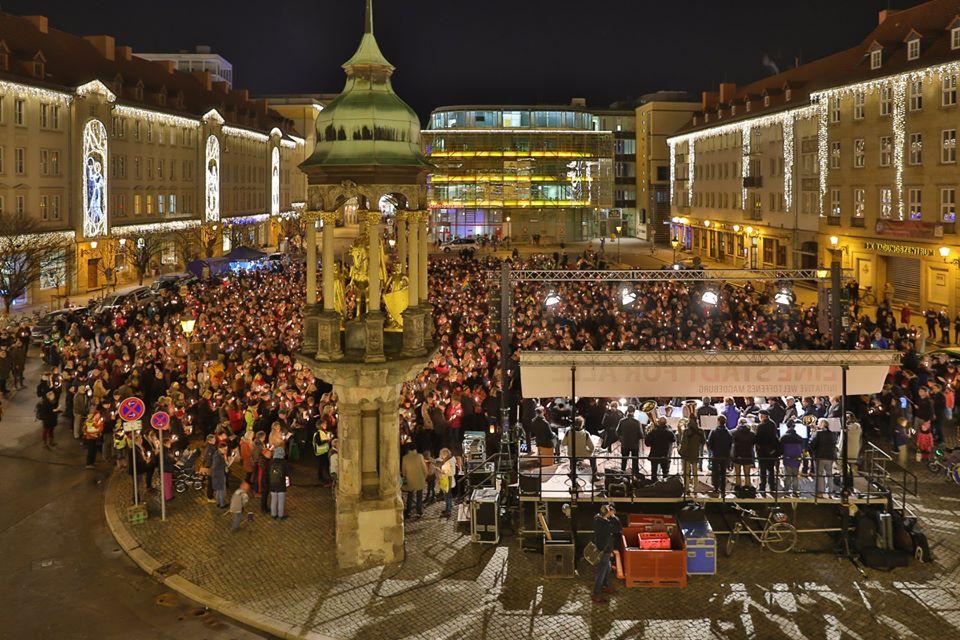Magdeburg singt Friedenslieder auf dem Alten Markt,  Foto V. Kühne