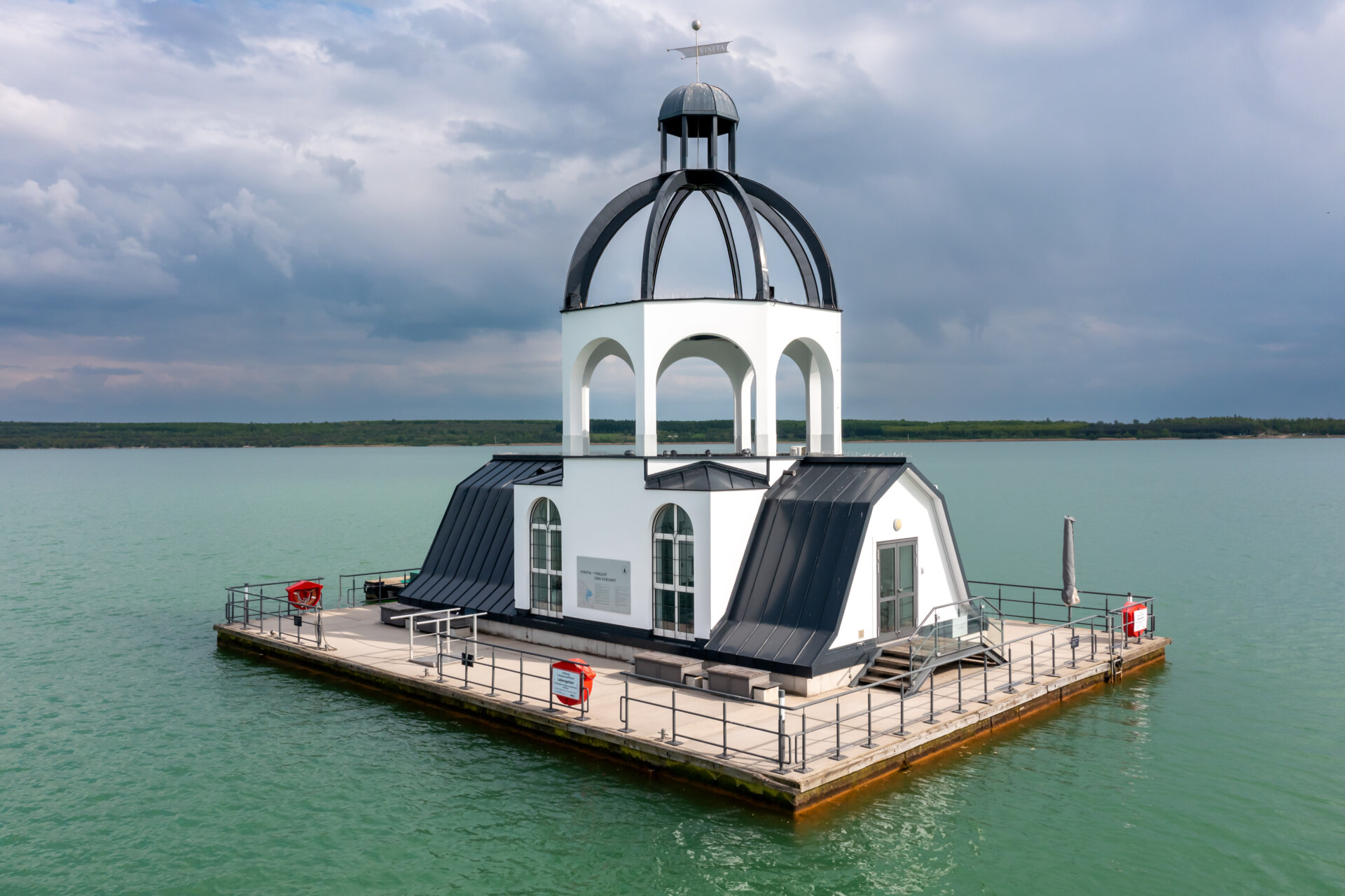 schwimmende Kirche
