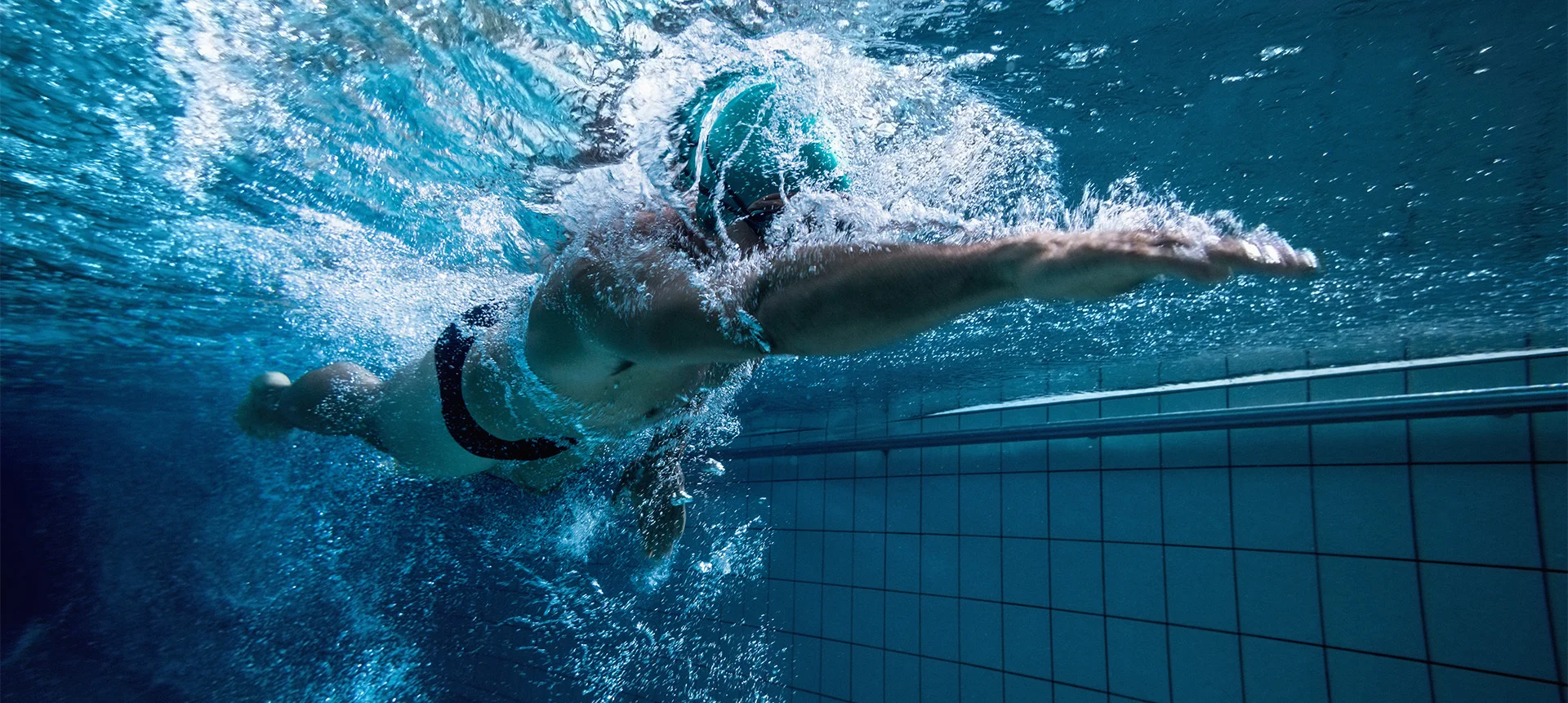 schwimmer-unter-wasser