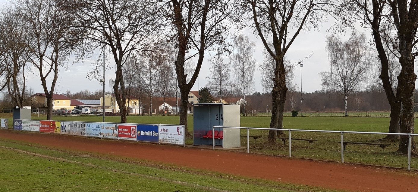 Fußball Nebenplatz  (mit Flutlichtanlage)