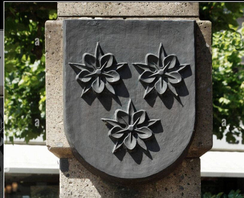 Wappen an mauer