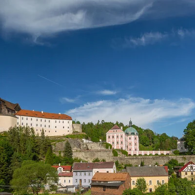 Burg und Schloss